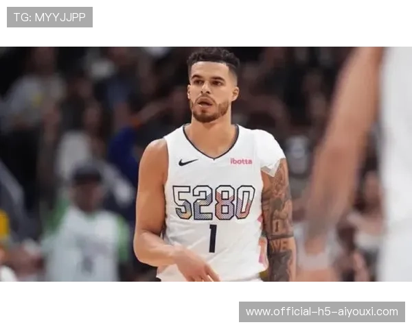 小波特底线突破空切得手，篮网攻势如潮